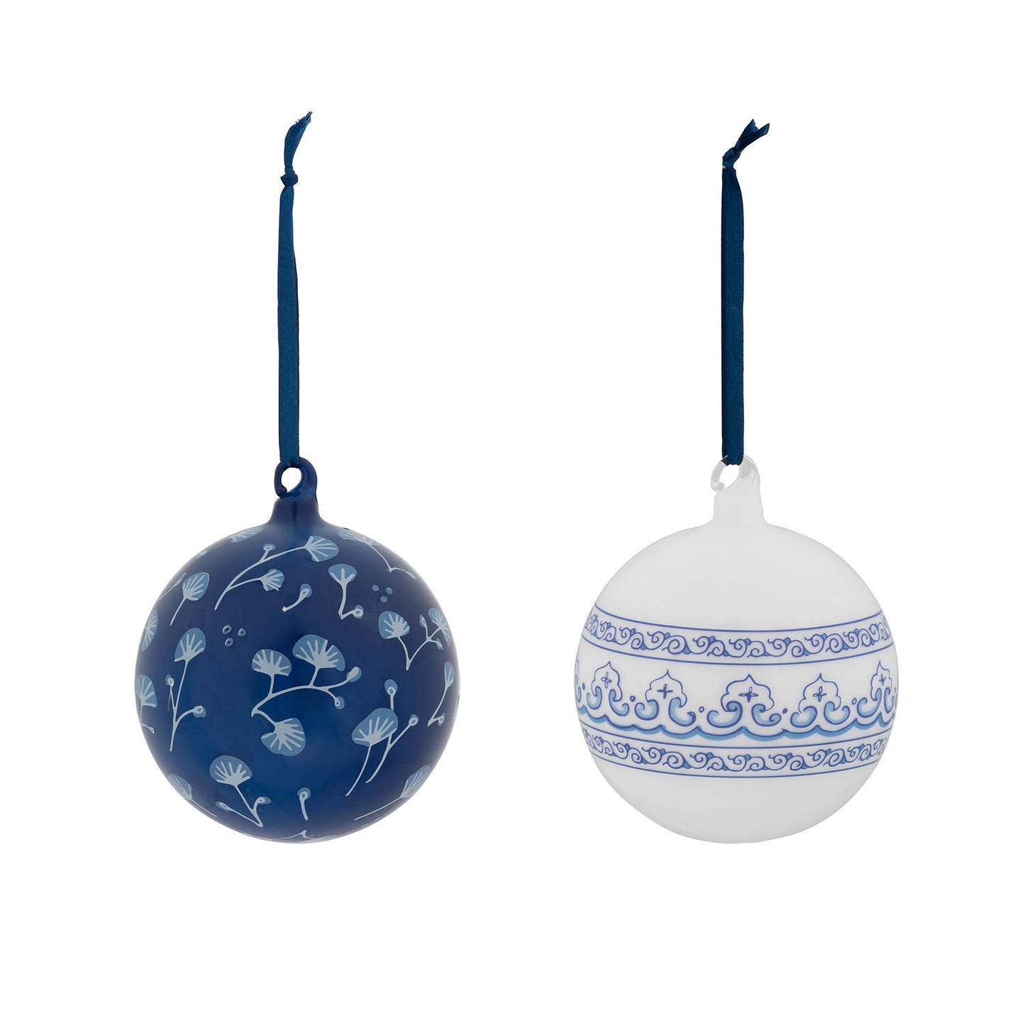 Promo Chinoiserie White Ginko/Arrows Glass Ball Ornament