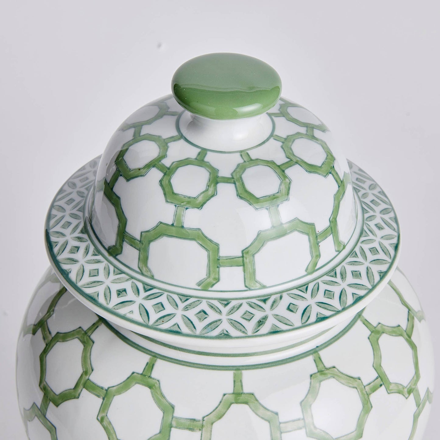 Imperial Link Lidded Ginger Jar: Green/White / Ceramic
