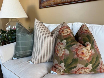 Daphne Pillow Cover: 22x22 Cover Only