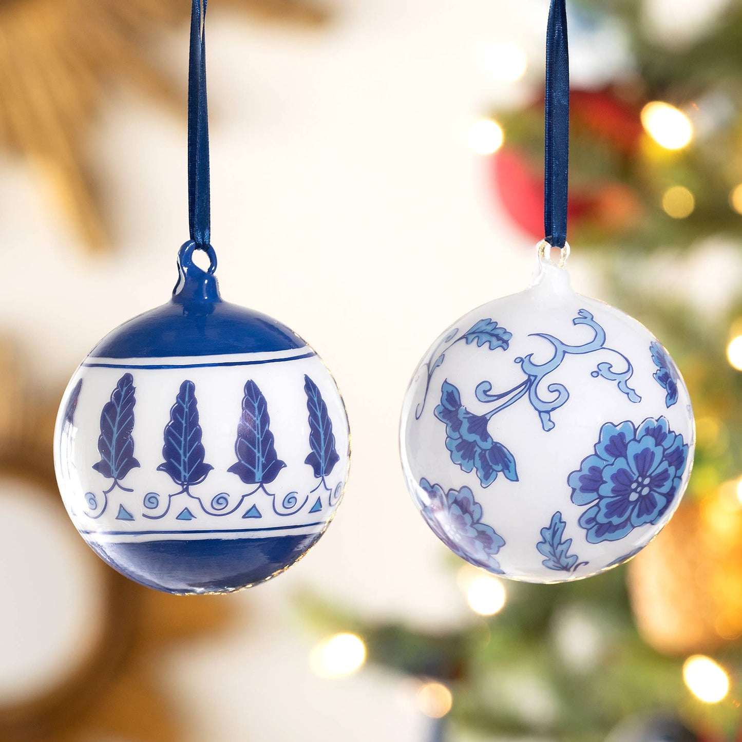Promo Chinoiserie Peony/Feathers Glass Ball Ornament
