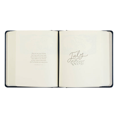One Thing I Ask 5-Year Prayer Journal: Versailles Theme