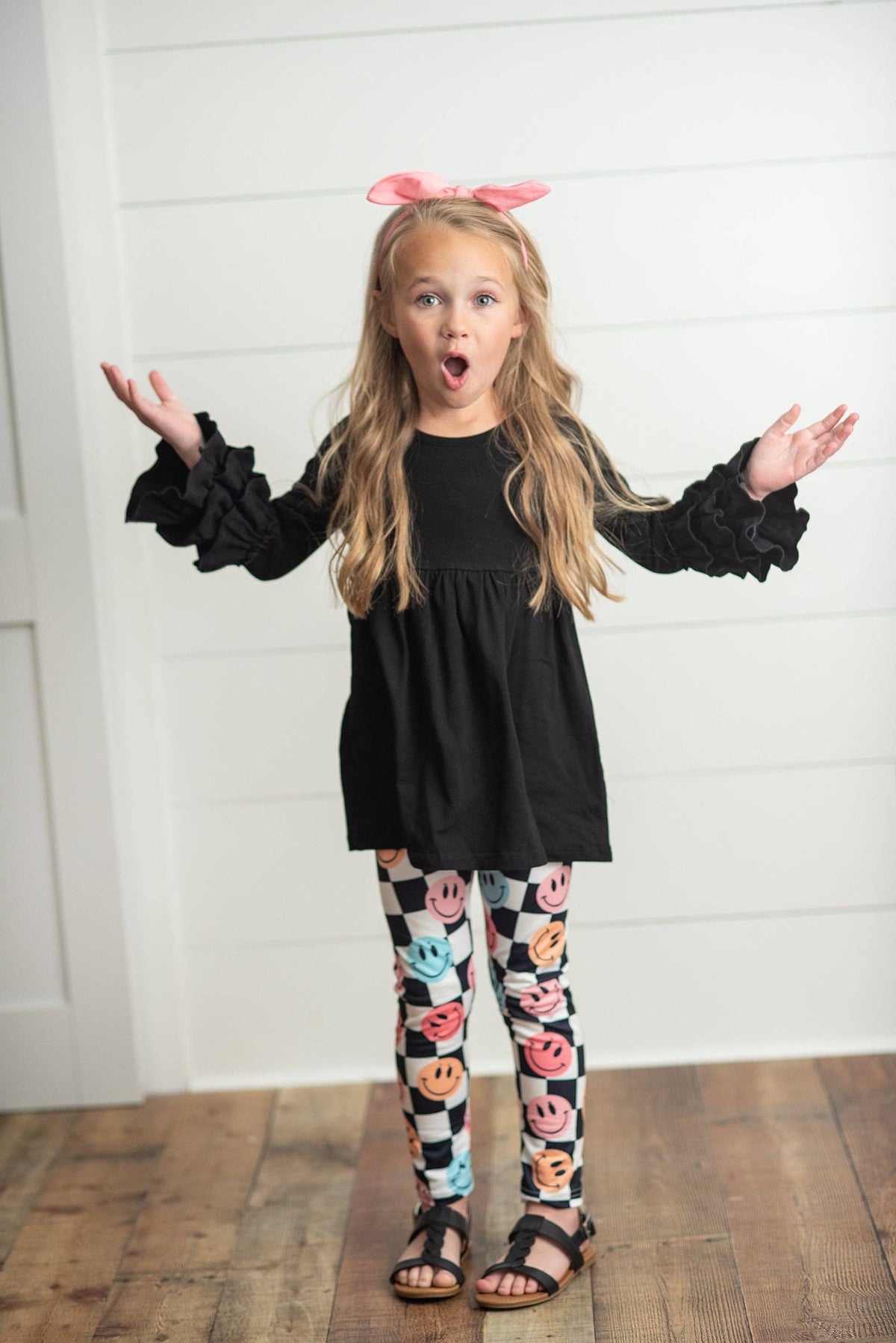 Kids Black & White Check Smiley Face Ruffle Top Leggings Set: 5/6